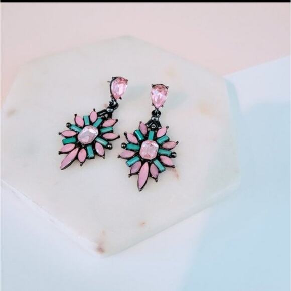 Crystal flower drop statement earrings pink & blue - Picture 5 of 5